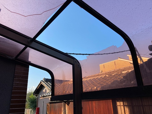 ポリカーボネート板の割れ