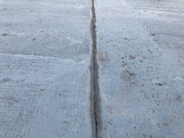 防水のひび割れ