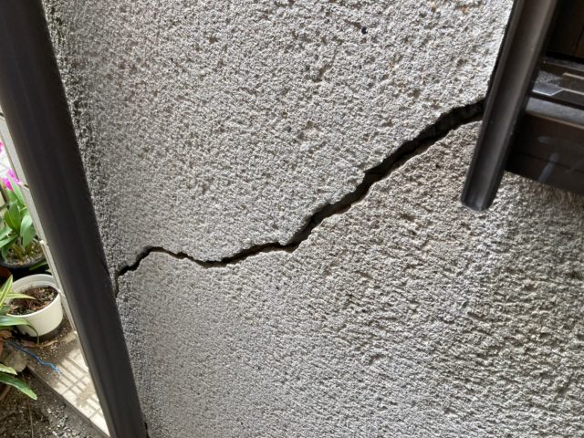 八尾市外壁ひび割れ