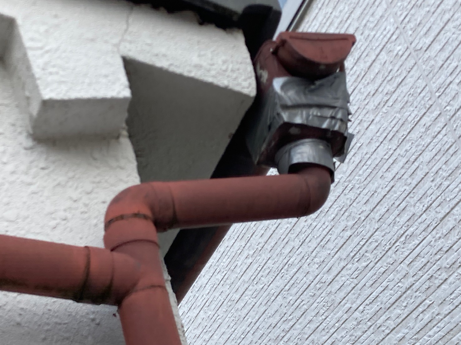 樋の上合が割れている