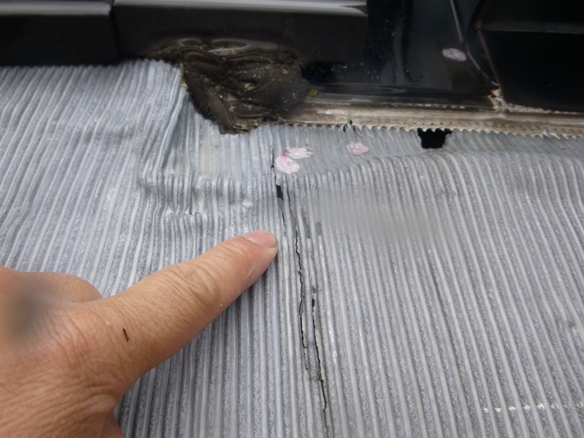 鉛板の水切りに穴