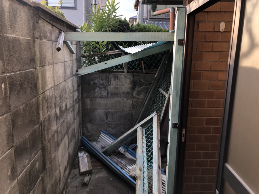 物置きが壊れた