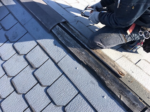 棟板金取替下地の木材撤去