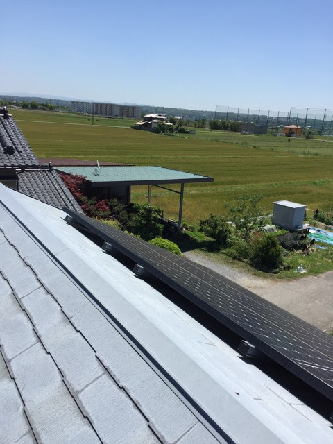 太陽光パネルが設置されたスレート屋根の点検・大阪市大正区