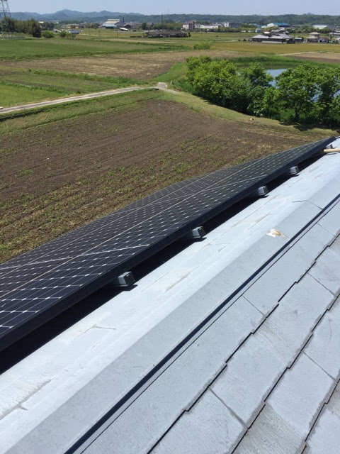 太陽光パネル固定金具周辺の屋根材劣化状況・大阪市大正区