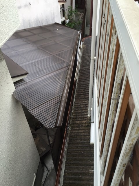 テラス屋根と波型スレート下屋の接続部分の確認