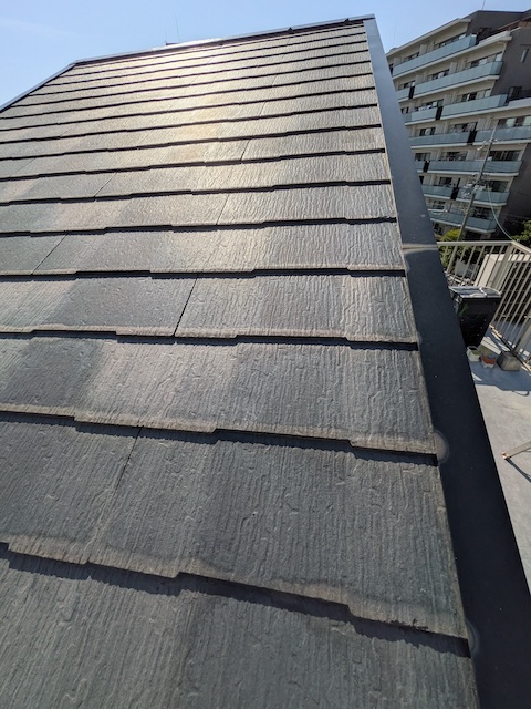 カバー工法を提案した古いスレート屋根の拡大写真