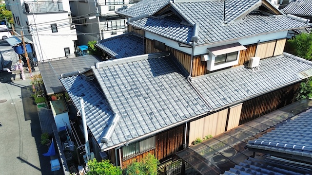 瓦屋根全体の俯瞰