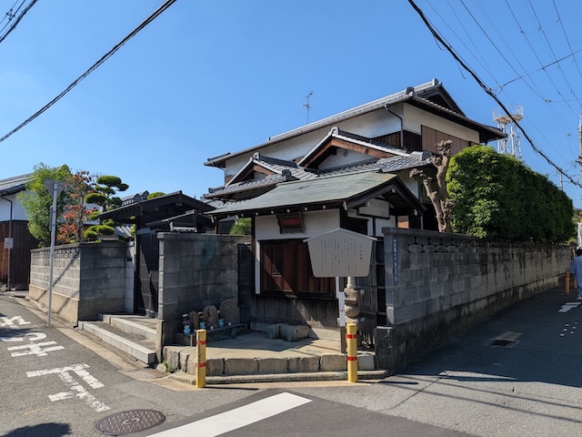 富田林市の瓦屋根全景