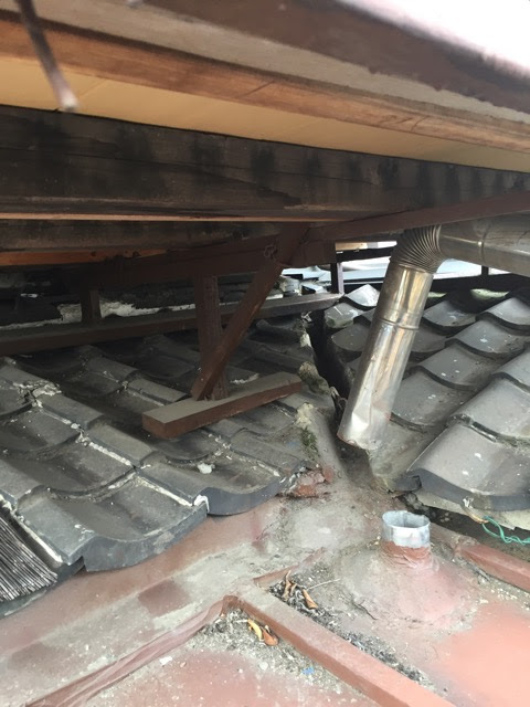  藤井寺市でのジャッキアップ工法を用いた瓦屋根からガルバリウム鋼板への葺き替え提案