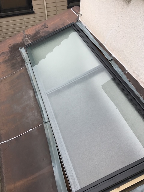 板金屋根の天窓全景
