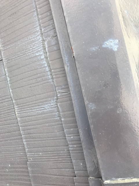 板金継ぎ目の隙間