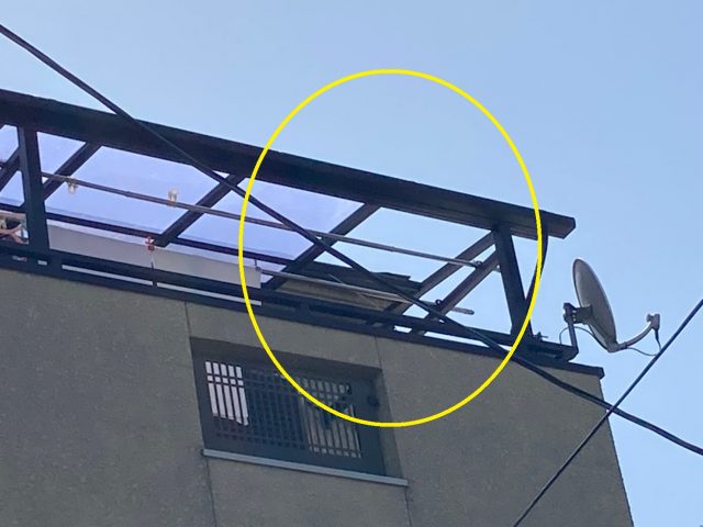 八尾市でテラス屋根破損