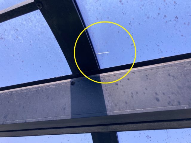 八尾市でテラス屋根破損