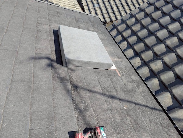 雨水を完全にシャットアウトする高品質な防水シート（ルーフィング）を施工した様子