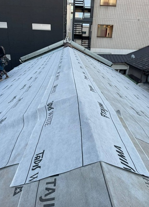 防水シート貼付け