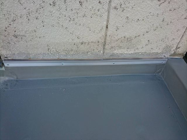 明石市のシート防水工事壁際立ち上がり部分