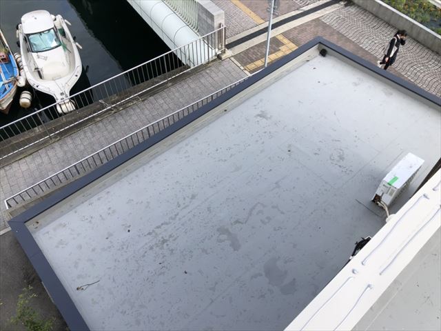 明石市の笠木板金のコーキング接着