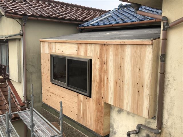 加古川市のベランダ改修のサッシ取付