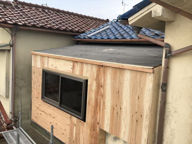 加古川市のベランダ改修の合板施工