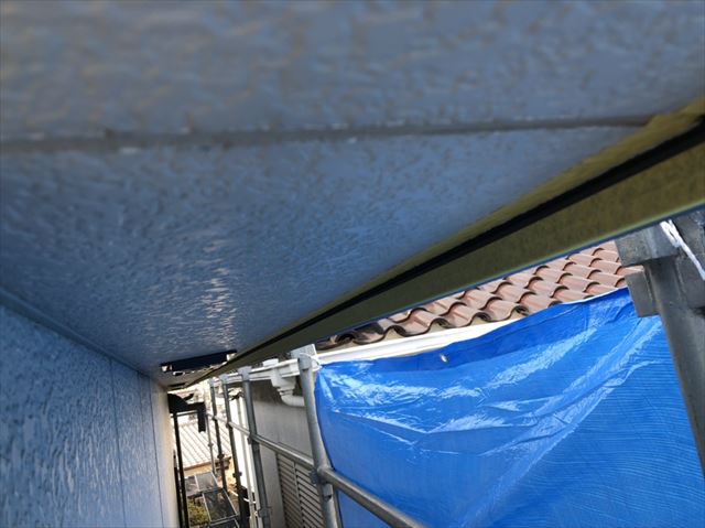 加古川市の破風と軒天取り合い部のコーキング