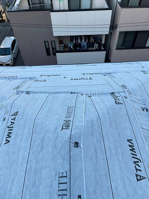 防水シート貼り付け