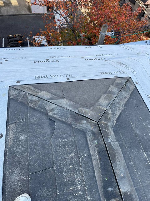 防水シート貼り付け