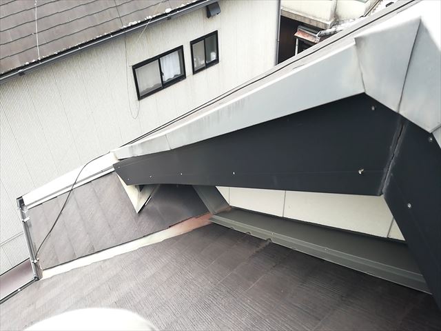 破風板　めくれと釘の浮き