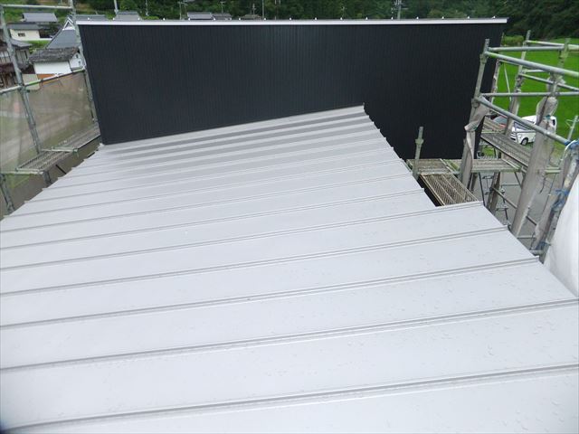 金属屋根の縦葺き