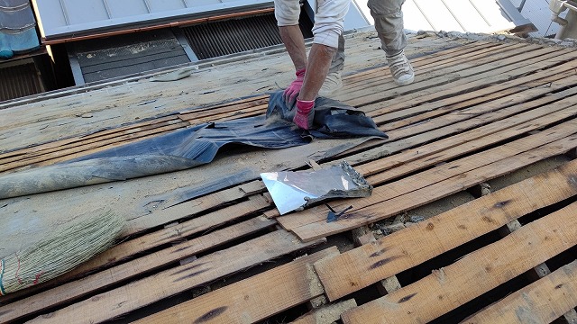 既存防水シート撤去