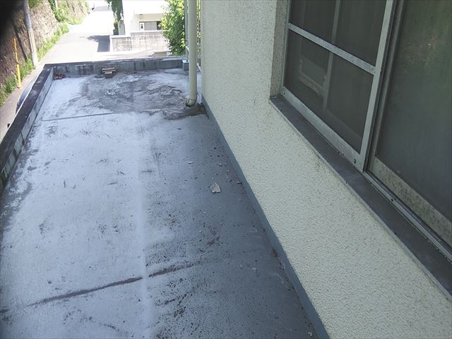 姫路市の傷みがひどい防水塗膜
