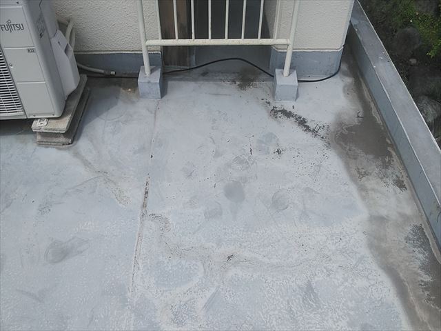 姫路市の水勾配が悪く跡が残った防水面