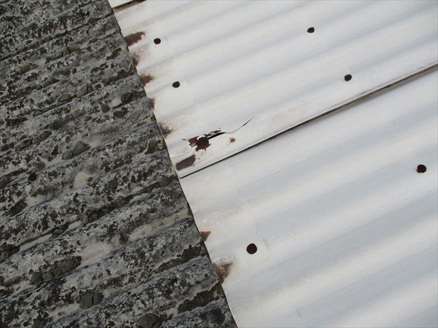 加西市のスレート屋根の固定金具のさび