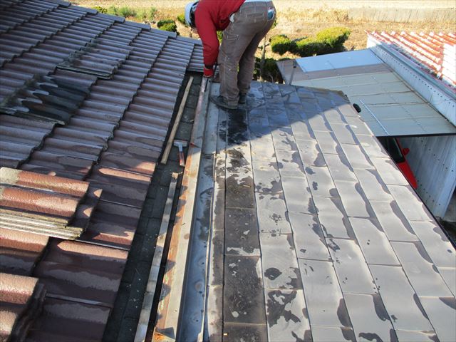 加西市モニエル瓦一部取り外し