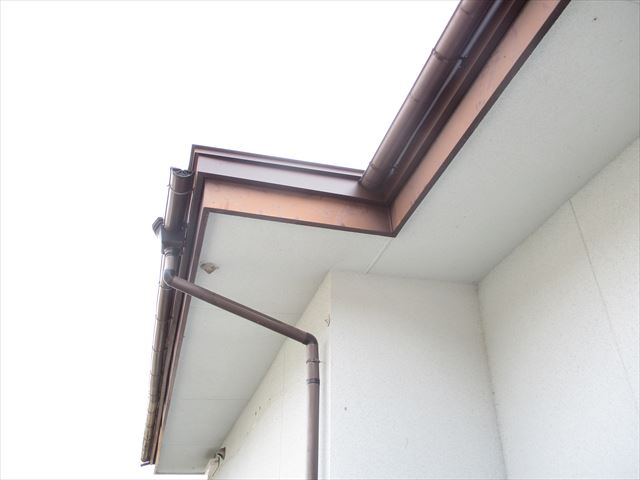 加西市でガルバリウムの立平葺きで葺き替え