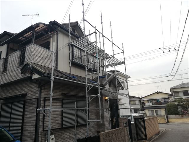 加古川市で破風板交換の為の足場施工