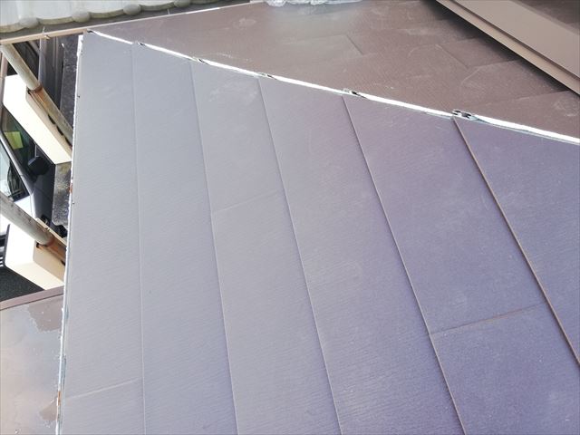 高砂市の屋根葺き替え工事の下屋の施工の写真