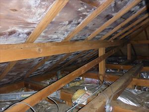 木造住宅の小屋裏