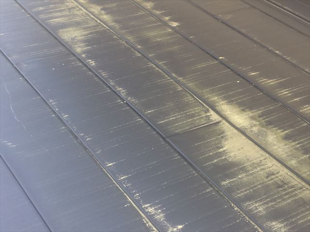 横葺きの金属屋根　劣化