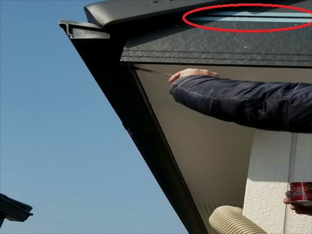 破風板タッチアップの様子