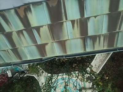 銅板一文字葺き　変色