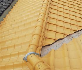 屋根材　種類　釉薬瓦