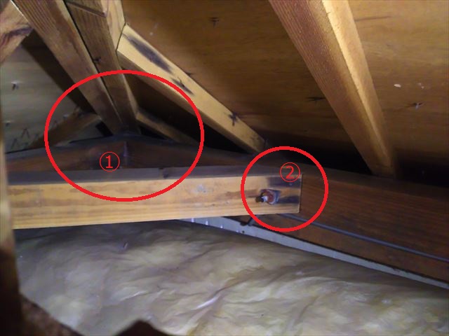 雨漏り天井裏