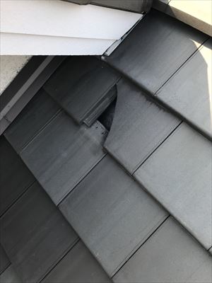 屋根　現地調査　瓦割れ