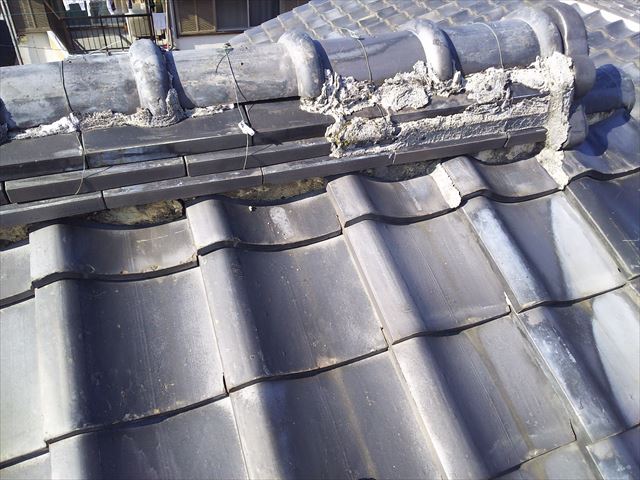 瓦屋根棟廻り不良状況