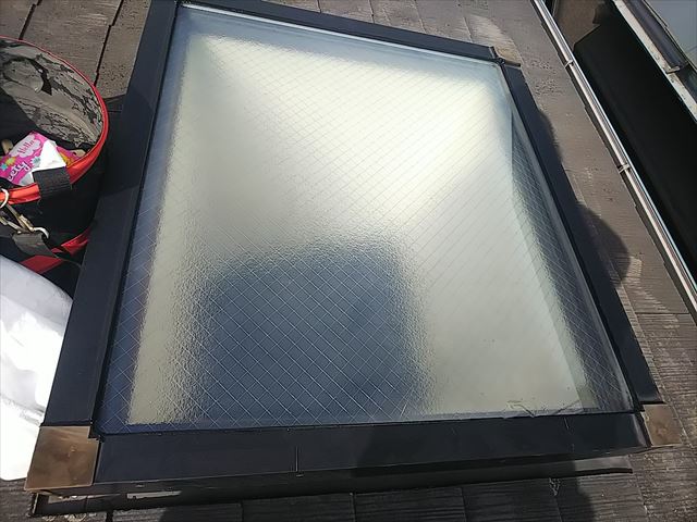 天窓ガラスシール打ち完了