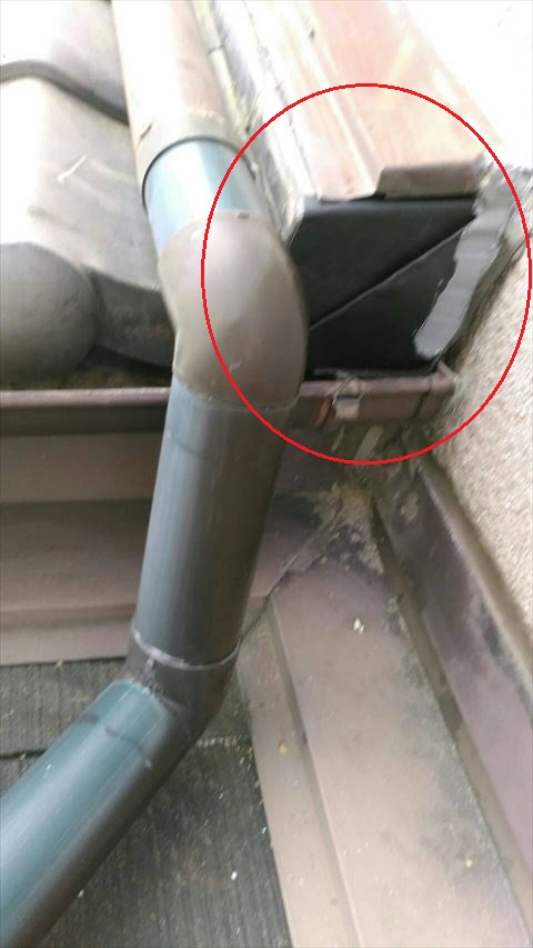 壁際捨て谷板端部仕舞い