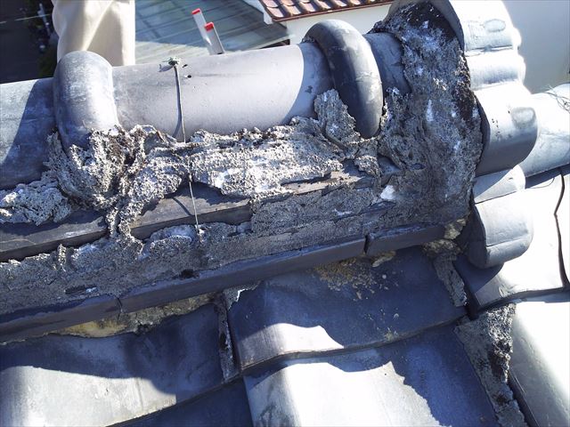 瓦屋根棟廻り不良状況