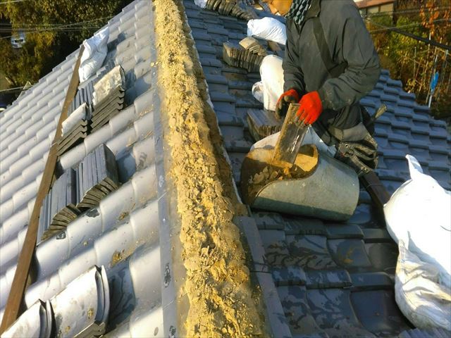 大屋根棟瓦めくり