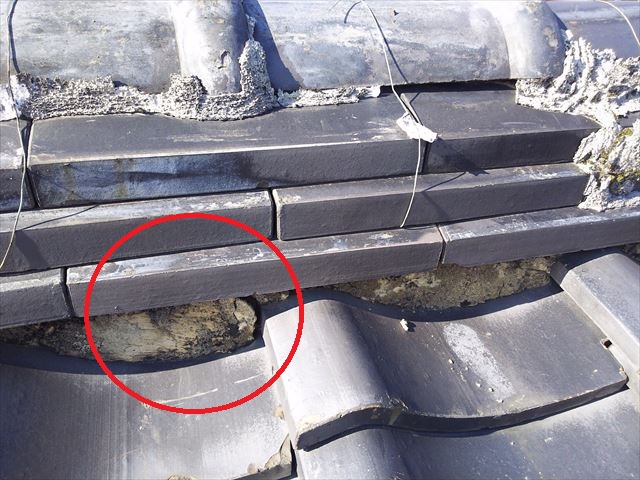 瓦屋根棟廻り不良状況